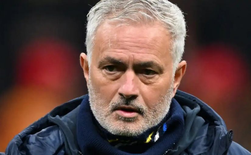 José Mourinho stängs av i fyra matcher