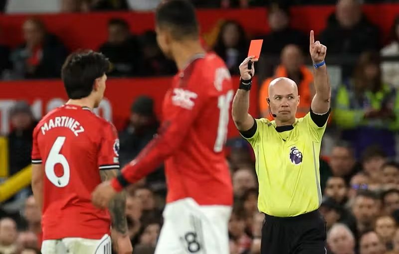 Manchester Uniteds mardrömskväll – chockförlust och rött kort