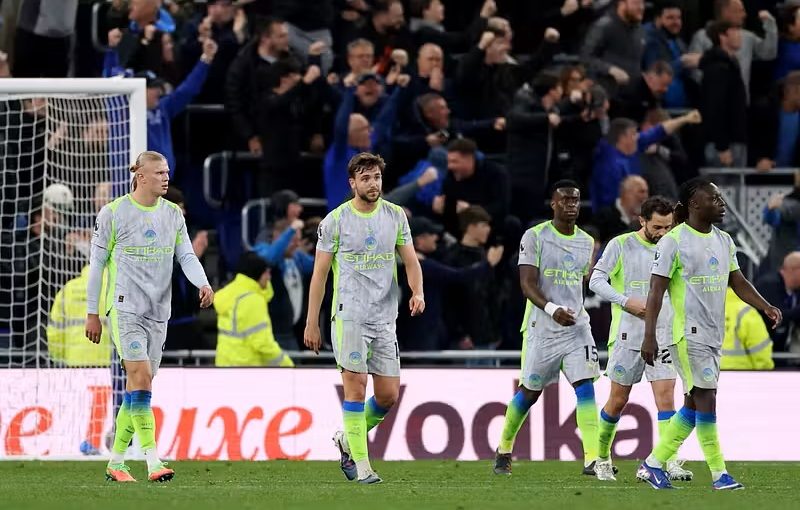 Manchester City räddade sen poäng i titeljakten